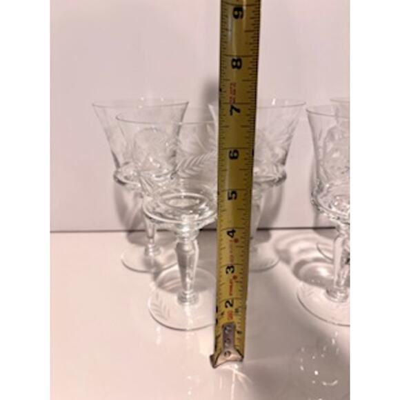 Set of 4 Vintage Etched Crystal Wine Glasses Elegant Stemware Cocktail READ - Picture 8 of 10